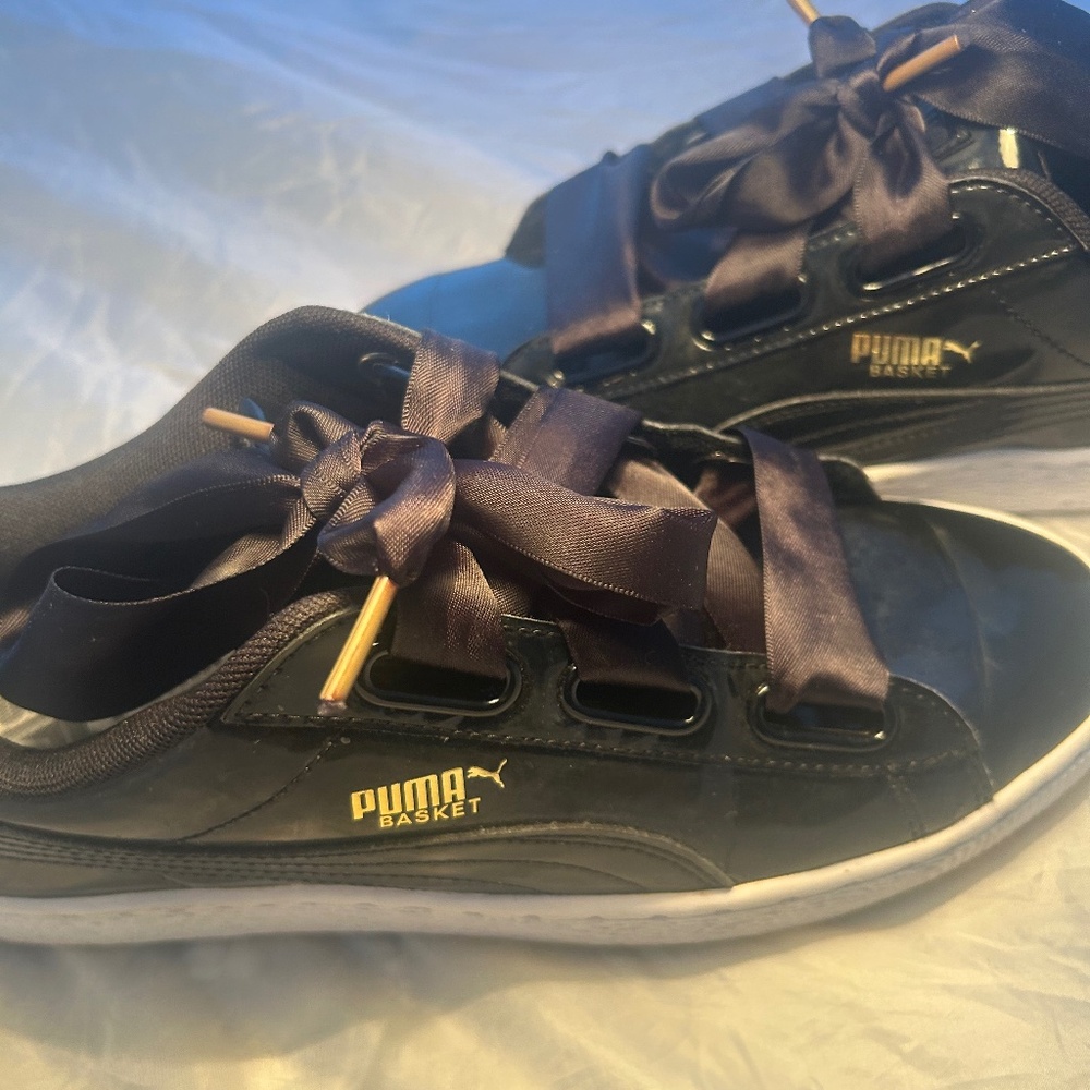 PUMA BASKET PATENT LEATHER SNEAKERS WITH RIBBON DETAIL SIZE 9.5